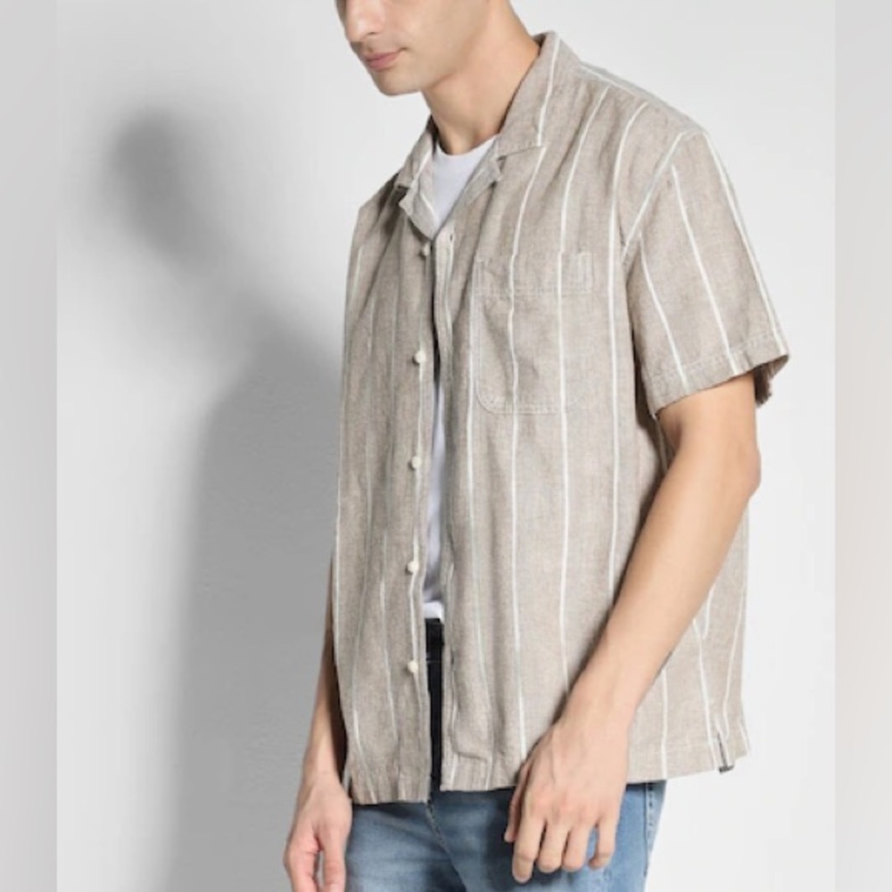 American Eagle Outfitters Men's Brown Striped Button-Down Shirt